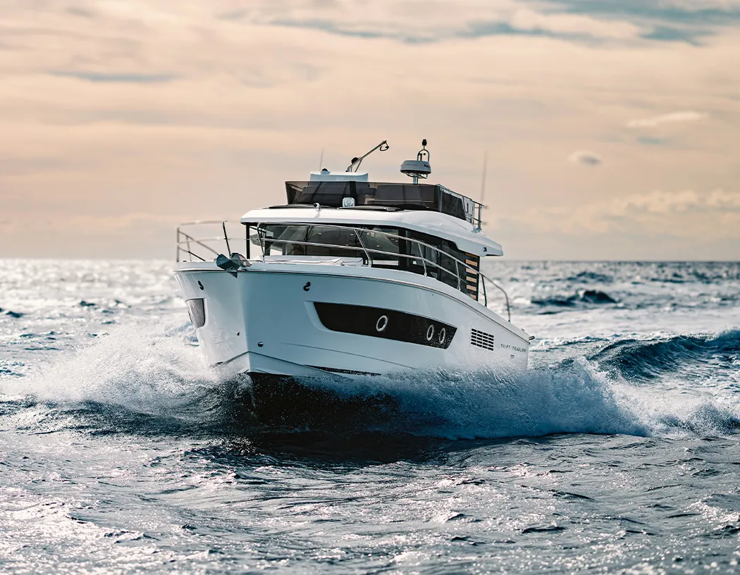 configurator-thumbnail-swift-trawler-37-fly